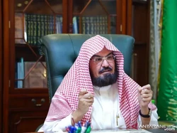 Larang Kibar Bendera Palestina di Kabah, Imam Masjidil Haram Bilang Begini