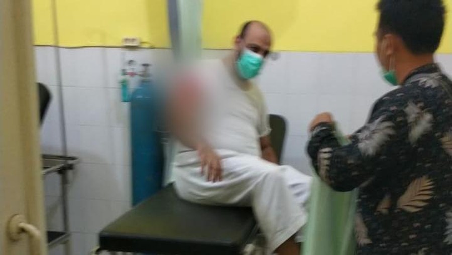 Syekh Ali Jaber ditusuk Syekh Ali Jaber ditusuk