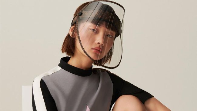 Louis Vuitton akan membuat face shield mewah terbarunya dan dijual nyaris Rp15 juta.