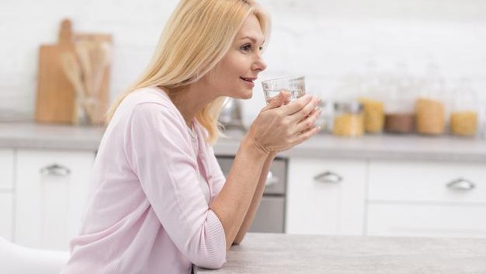 Manfaat Minum Air Hangat, Yuk Jadikan Kebiasaan