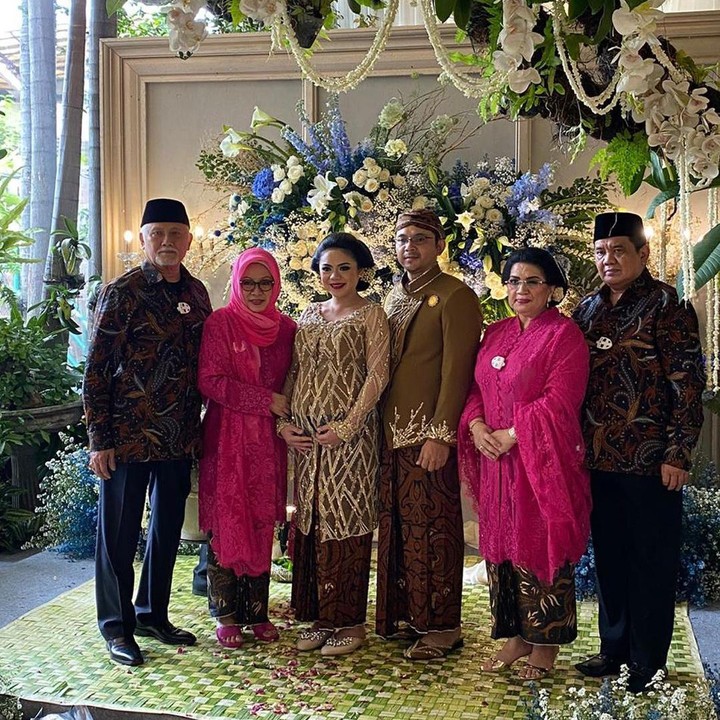 <p>Acara mitoni istri Danny Rukmana digelar mewah namun hanya dihadiri keluarga dan rekan terdekat mengingat sedang pandemi Corona, Bunda.</p>