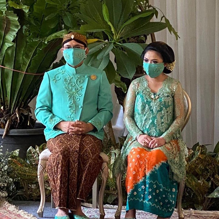 <p>Belum lama ini putra dari Tutut Soeharto, Dhany Rukmana dan istrinya, Raiyah Caesaria menggelar mitoni.</p>