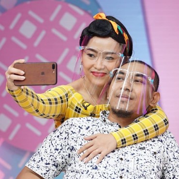 Cemburuan Berat, Mpok Alpa Jadi Posesif Video Call Suami Berkali-kali