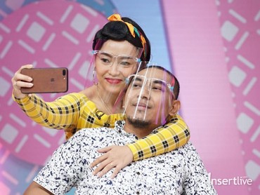 Cemburuan Berat, Mpok Alpa Jadi Posesif Video Call Suami Berkali-kali