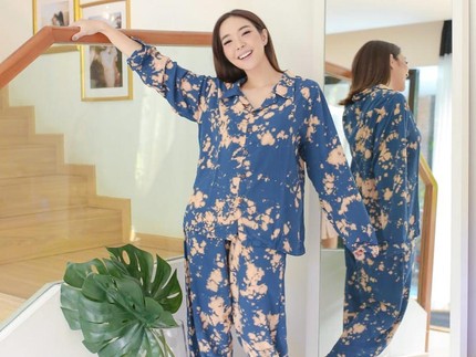 6 OOTD Piyama ala Selebriti Saat Pandemi, Siapa Paling Trendi?