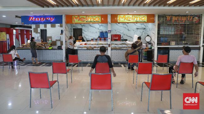 Luhut Minta Mal dan Restoran di Jabodetabek Tutup Pukul 19.00 Menko Luhut meminta Gubernur DKI Jakarta Anies Baswedan membatasi jam operasional restoran dan mal hingga pukul 19.00 untuk mencegah penyebaran corona.