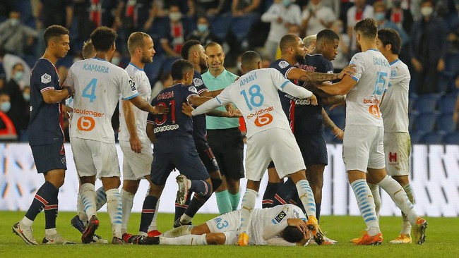 Pemain Marseille Alvaro Gonzalez mengungkapkan alasan perselisihan dengan bintang Paris Saint Germain Neymar.
