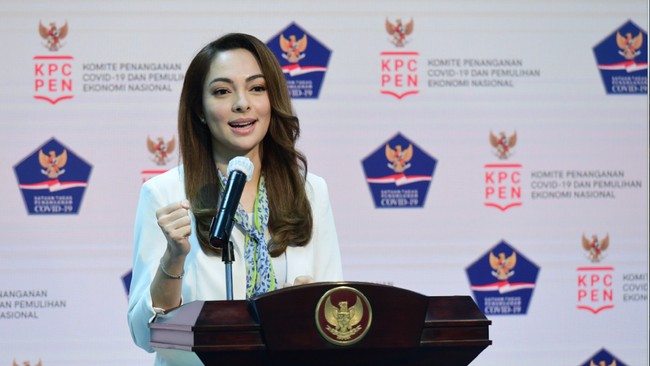 Juru bicara vaksinasi Covid-19 Reisa Broto Asmoro menegaskan bahwa tenaga kesehatan tetap kalangan prioritas penerima vaksin.