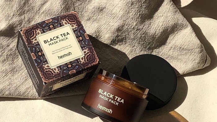 Atasi Wajah Kusam dan Lelah dengan Heimish Black Tea Mask Pack