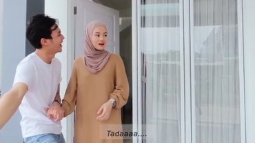 img-title Dinda Hauw Kaget Dapat Hadiah Motor & Bunga dari Rey Mbayang