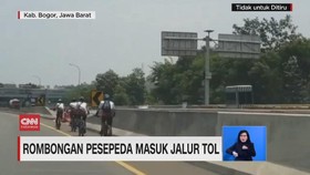 VIDEO: Rombongan Pesepeda Masuk Jalur Tol