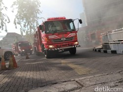 Asap di Basemen Oncology Center RSU dr Soetomo Berasal dari Gudang Terbakar