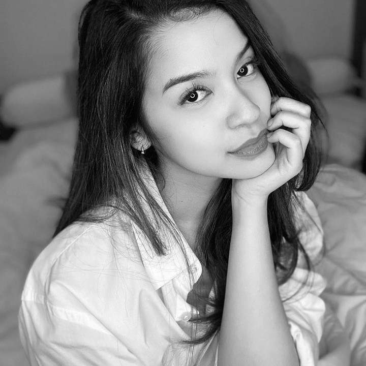 <p>Banyak yang bilang wajah Shanna ini seperti wajah masa muda sang ibu. (Foto: Instagram @shannamiaziza)</p>