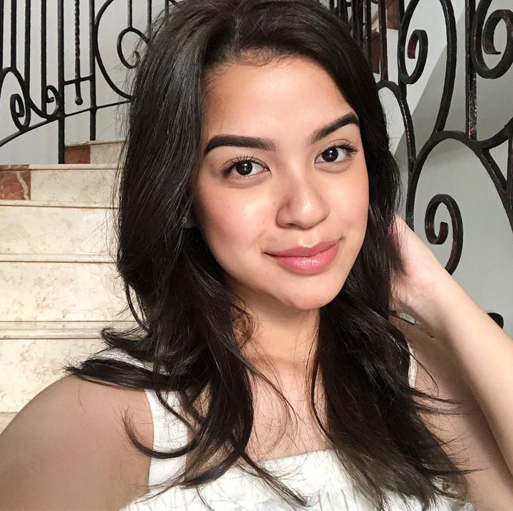 <p>Potret Shanna dengan make up natural, cantik banget ya. (Foto: Instagram @shannamiaziza)</p>