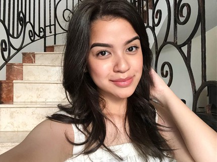 7 Potret Cantiknya Putri Bungsu Iis Sugianto yang Jarang Tersorot