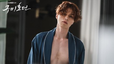 Lee Dong Wook Bertelanjang Dada di Cuplikan Terbaru 'Tale of the Nine Tailed'