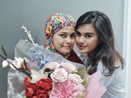 7 Potret Kedekatan Audi Marissa dan Ibunya, Seperti Adik Kakak