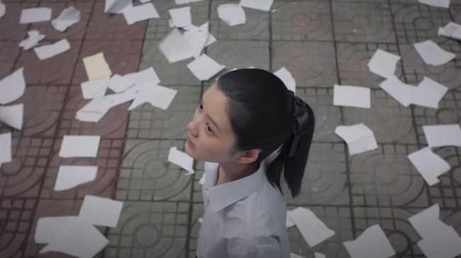 Review Bad Genius The Series menilai serial ini jadi bukti bahwa produksi ulang sebuah karya tak melulu menjadi lebih buruk.
