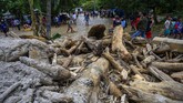 FOTO: Banjir Bandang di Kabupaten Sigi Banjir bandang menerjang Desa Rogo, Kecamatan Dolo Selatan, Kabupaten Sigi, Sulawesi Tengah, Senin (14/9) sore.