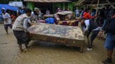 FOTO: Banjir Bandang di Kabupaten Sigi Banjir bandang menerjang Desa Rogo, Kecamatan Dolo Selatan, Kabupaten Sigi, Sulawesi Tengah, Senin (14/9) sore.