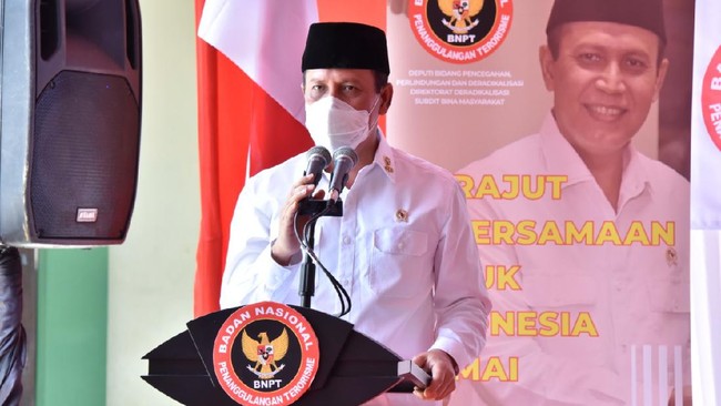 Sebanyak 2.113 WNI pergi ke Irak dan Suriah. Rinciannya, 111 orang meninggal, 195 orang pulang ke RI, 556 dideportasi, dan 1.251 masih berada di zona konflik.