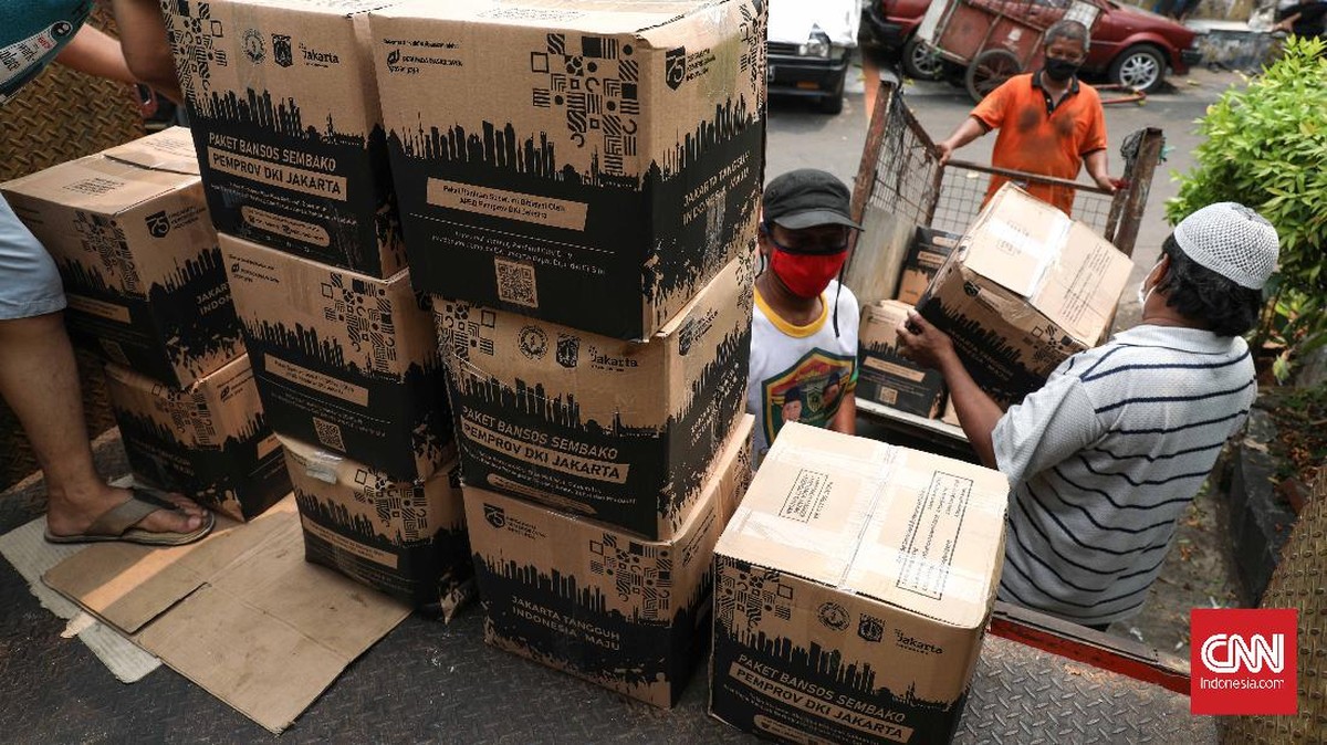 FOTO: Distribusi Bansos PSBB DKI Jakarta