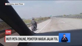 VIDEO: Ikuti Peta Online, Pemotor Masuk Jalan Tol