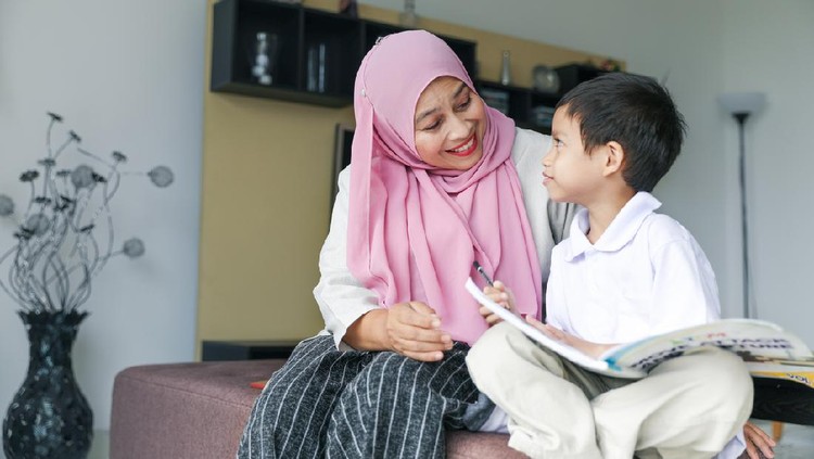 12 Tugas Malaikat Menurut Al-Qur'an yang Bisa Bunda Ajarkan ke Anak