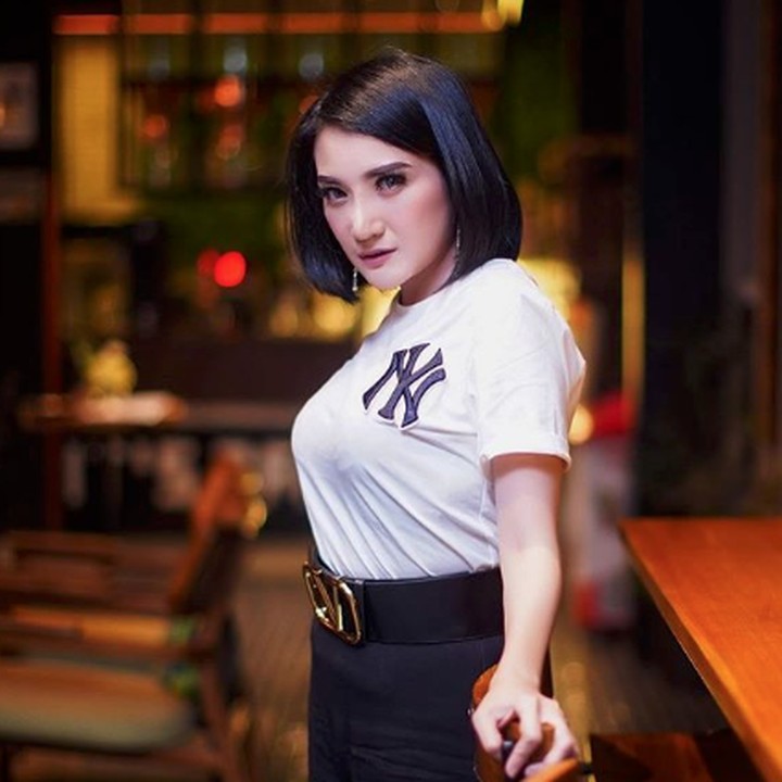 <p>Meskipun sudah jarang mondar-mandir di layar kaca, Kiki Amalia tetap menjaga penampilannya lho. (Foto: Instagram @kikiamaliaworld)</p>