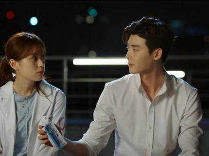 Sinopsis Drama Korea W-Two Worlds Eps 7: Han Hyo Joo Selamatkan Lee Jong Suk