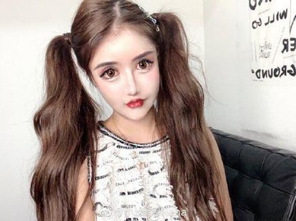 Influencer Ini Habiskan Rp2,1 M untuk Oplas 100 Kali di Usia 15 Tahun