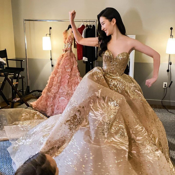 <p>Dress ini dikenakan Liu Yifei saat gala premiere Film Mulan. Cocok banget ya di badannya. (Foto: Instagram @yifei_cc)</p>
