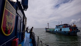 Patroli Laut Batam Ringkus Penyelundupan 50 Juta Batang Rokok