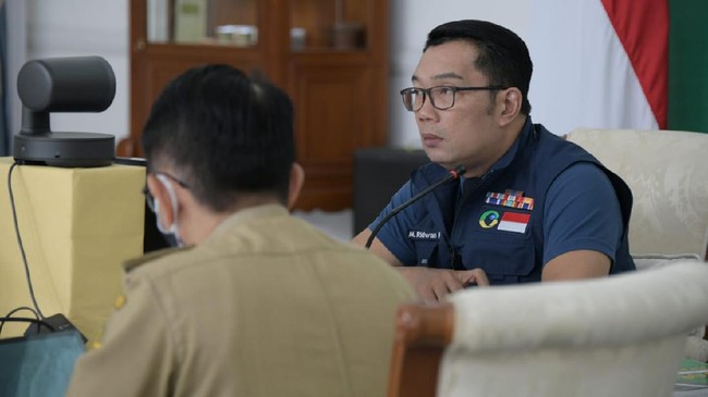 Gubernur Jabar Ridwan Kamil beserta lima kepala daerah wilayah Bogor, Depok, dan Bekasi sepakat menerapkan PSBM untuk mendukung PSBB di Jakarta.