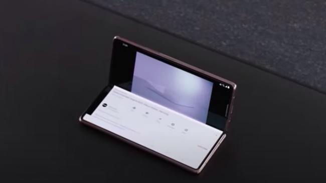 Samsung Galaxy Z Fold2 menjamin produktivitas pengguna yang efisien lewat sejumlah pembaruan fitur.