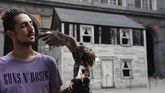 FOTO: Seni Instalasi Rumah Aktivis AS Dipamerkan di Italia Seni instalasi rumah aktivis Hak Asasi Manusia asal Amerika Serikat, Rosa Parks, dipamerkan di Royal Palace, Naples, Italia.
