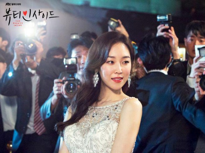 Han Se Kye (Seo Hyun Jin) merupakan seorang aktris cantik papan atas yang memiliki rahasia aneh yang memicu rumor karena statusnya sebagai selebriti.