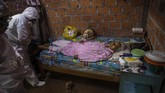 FOTO: Suku Pedalaman Peru dan Pengobatan Leluhur Lawan Corona Penduduk di pedalaman hutan Amazon di Ucayali, Peru, menggunakan pengobatan tradisional warisan leluhur untuk menghadapi infeksi virus corona