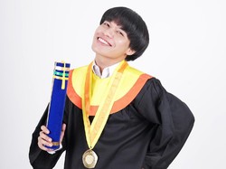 Viral Pria Surabaya Dance Blackpink Saat Wisuda, Rektornya Sampai Takjub