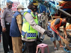 Pelanggar Protokol Kesehatan di Sukabumi Disanksi Kerja Sosial