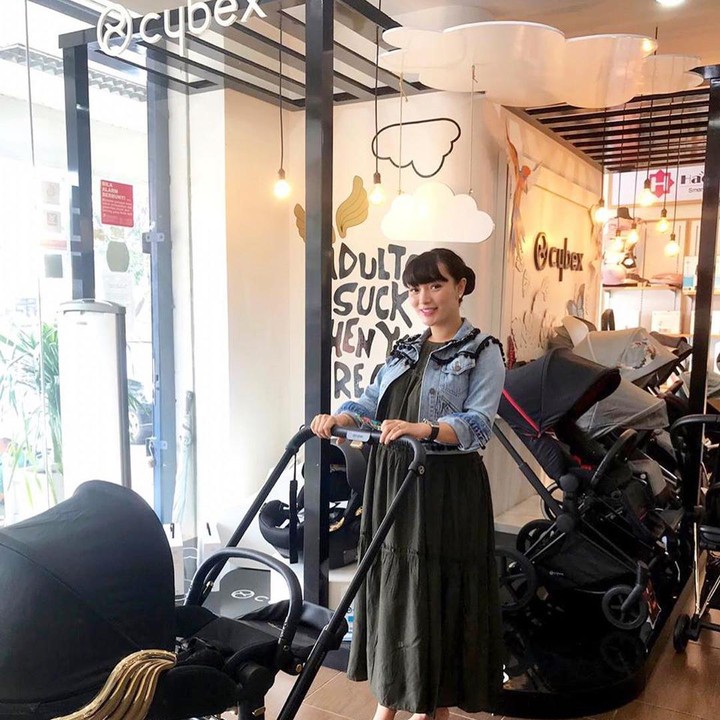 <p>Nah belum lama ini, Zaskia Gotik belanja kebutuhan calon bayinya, Bunda. (Foto: Instagram @zaskia_gotix)</p>
