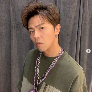 Jatuh di Kamar Mandi, Penyanyi Alien Huang Meninggal Dunia