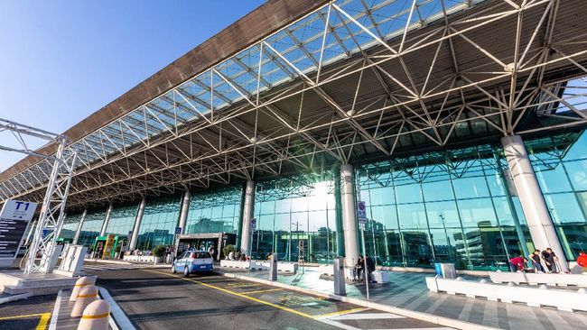 Bandara Internasional Fiumicino di Roma menjadi bandara pertama di dunia yang memperoleh "Peringkat Bandara Bintang 5 COVID-19" dari Skytrax.