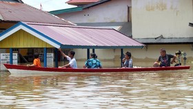 Banjir di Kapuas Hulu Kalbar, Jalan Perbatasan RI-Malaysia Terputus