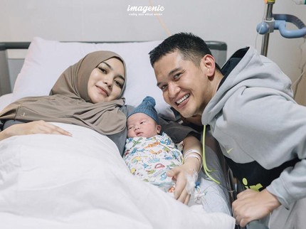 7 Ciri Mastitis Akibat Penumpukan ASI Seperti Dialami Citra Kirana
