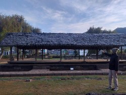Suhu Turun Drastis, Dieng Berselimut Embun Es Pagi Ini
