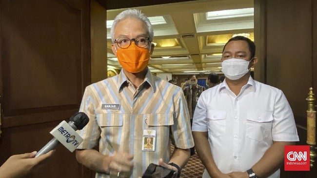 Gubernu Jawa Tengah Ganjar Pranowo mengaku tingginya kasus aktif di Jawa Tengah lantaran ada keterlambatan Satgas Covid-19 pusat dalam memasukkan data.