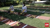 FOTO: Khidmat Galungan di Tengah PSBB Jakarta Umat Hindu Bali di DKI Jakarta tetap memperingati Hari Raya Galungan dengan khidmat di tengah suasana PSBB dalam rangka menekan penularan Covid-19.