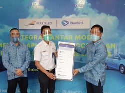 KAI Gandeng Bluebird, Layani Pelanggan Sampai ke Rumah