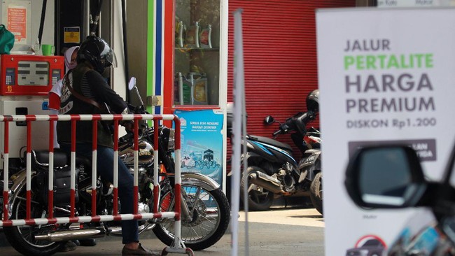 Menko Kemaritiman Luhut Panjaitan menyebut Jokowi mungkin mengumumkan kenaikan harga BBM subsidi jenis pertalite dan solar pekan depan. Ini alasannya.